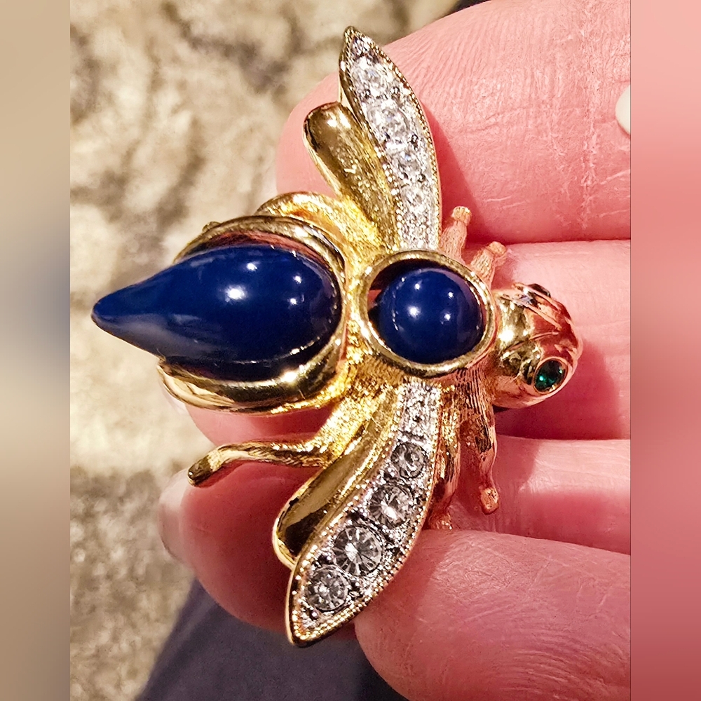 Joan Rivers Bee Brooch - Picture 3 of 5